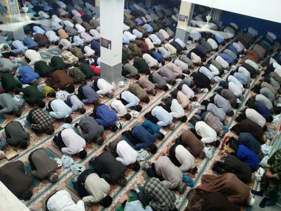 حضور پرشور مردم شهر دهدشت در نماز جمعه/پایگاه خبری کهگیلویه